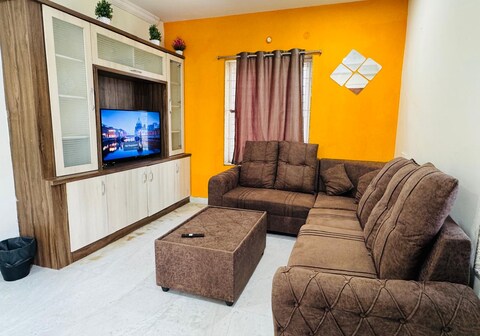 Beautiful 1bhk Near Hitech city Aig Kims