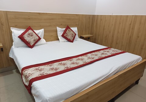Hotel Royal Inn @ Walk in Nizamuddin Railway Station