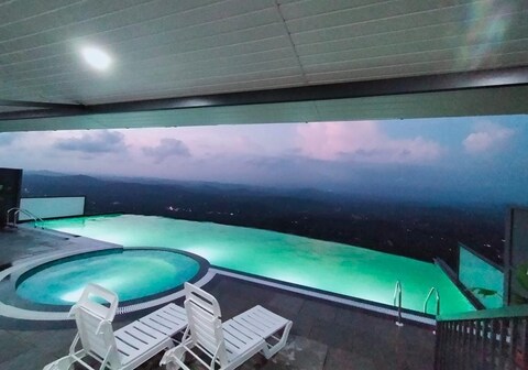 Misty Green Hills Parks & Cottages | Infinity Swimming Pool
