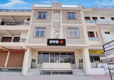 Hotel The Nikunj Grand