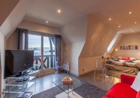 Apartment with parking on Place de Morny