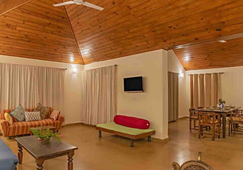 Secluded 3BHK Private Villa | Lawn | Balcony | Bonfire