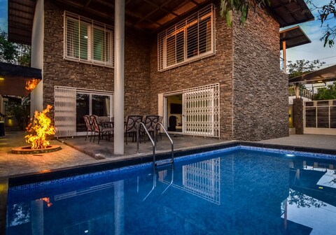Pamnani Villa Luxury 4BHK by Limestays