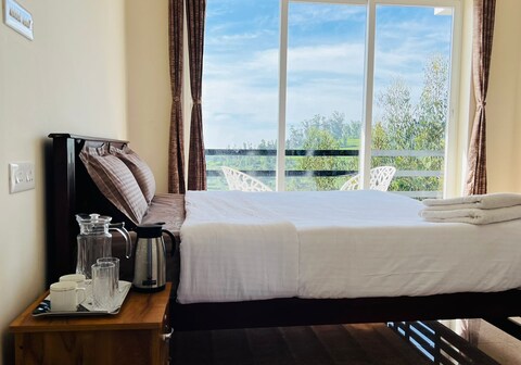 Hide Hillcrest Rooms in a Villa