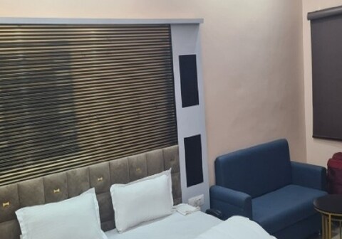 Manglani's lodging and restaurant