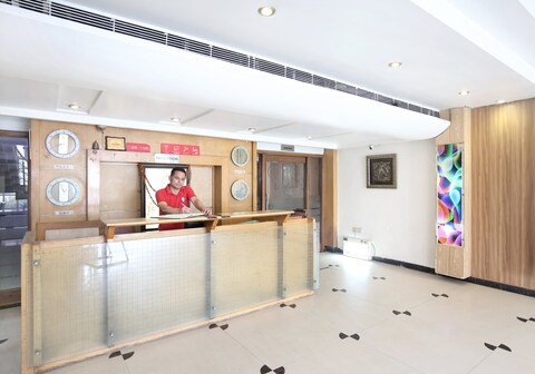 Hotel O by OYO Aaditya Continental