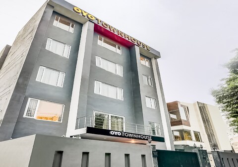 Townhouse HOTEL NAMAN