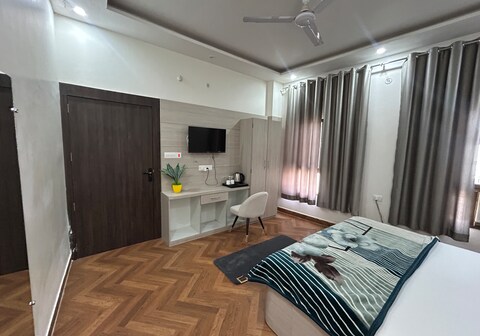 Nihaal Palace Stay Ayodhya