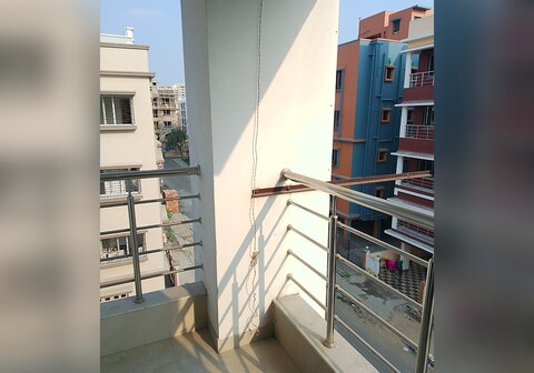 Entire 3bhk Apartment in Newtown