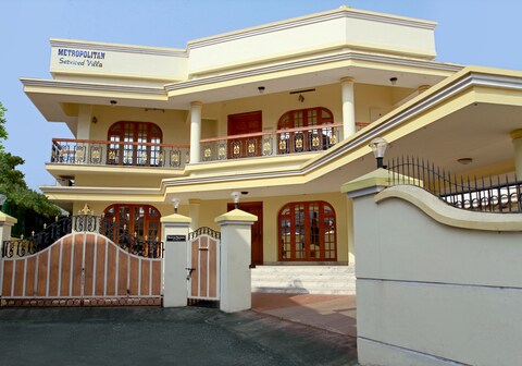 Metropolitan Serviced Villa | 10 min to Kaloor Stadium