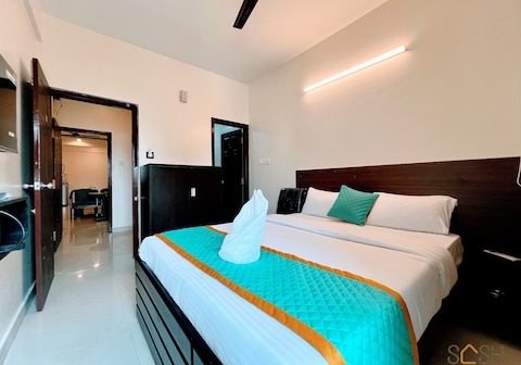 Elegant Queen Room with Private Balcony & AC