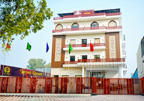 Laxmi Resort