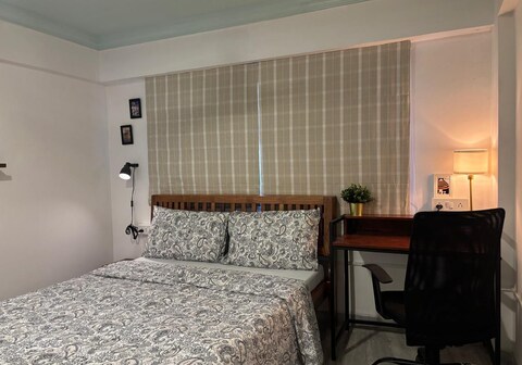 Cozy Room On Hill Rd: Orchid 1