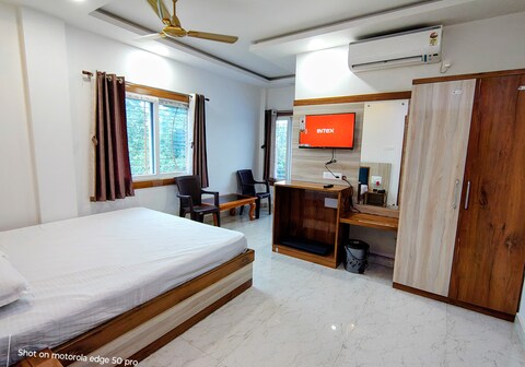 HOTEL RAJARHAT PALACE