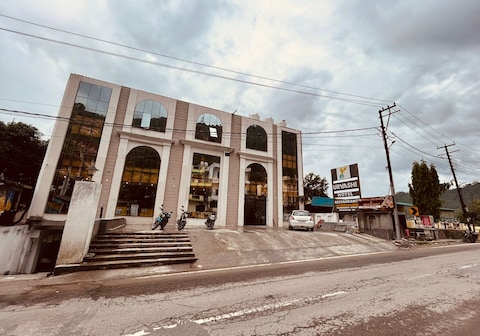 Hotel Urvashi - Banquet Hall Property, Srinagar