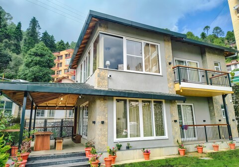 Hillside Harmony 2BR FF near Kainchi Dham by Homeyhuts