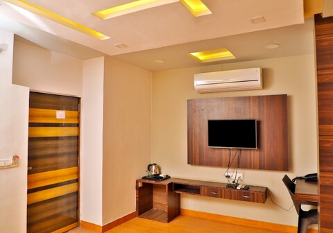 Hotel Tak International