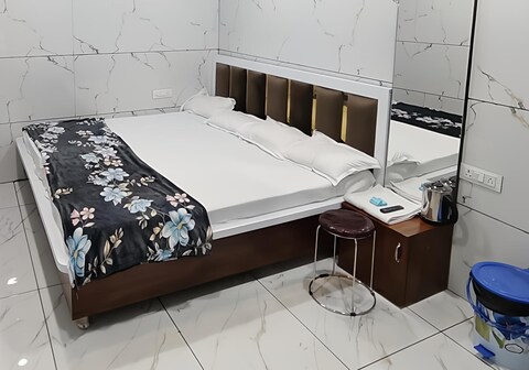 Hotel Divya Darshan..