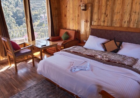 Pinewood cottage & rooms