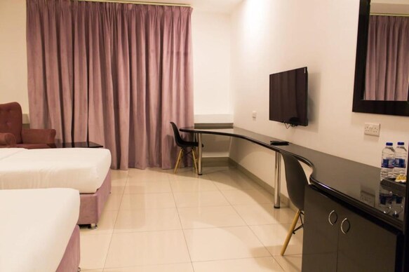 Parkside Plaza Hotel 