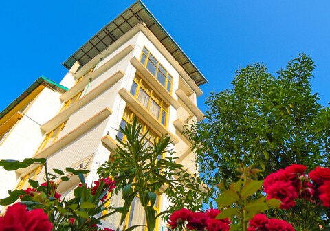 New Ambika International Mall Road Hotel