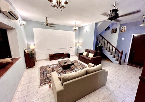 Vintage Villa with Projector