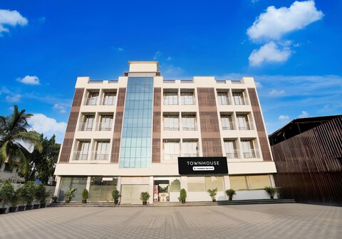 Super Townhouse Vasai Express Highway Formerly Majestic Inn