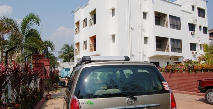hotel-greenland-inn-digha-parking-view