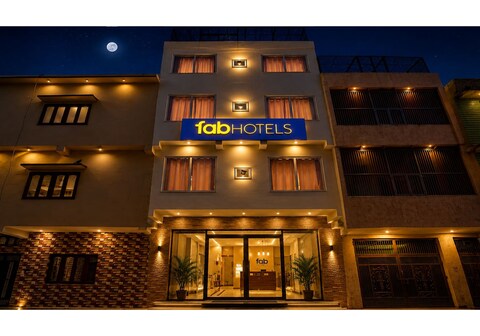 FabHotel Shivangan - 200M From Banke Bihari Temple, Vrindavan