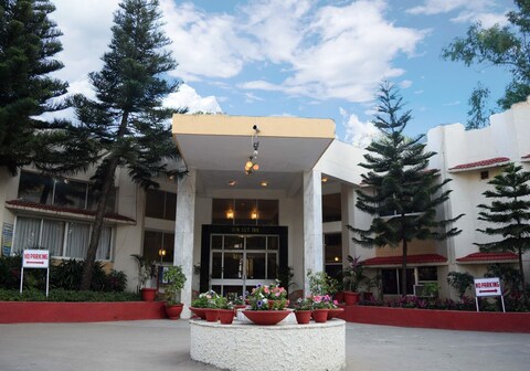 Hotel Sunset Inn Mount Abu with swimming pool