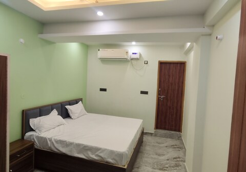 Shritik hotel