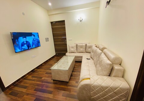 Almonds Lavish 2BHK Apartment(Near Haveli LPU GNA)