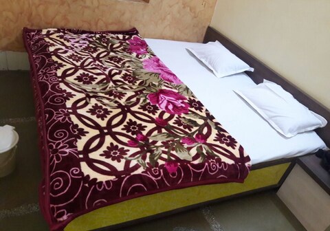 Hotel Meera Paradise