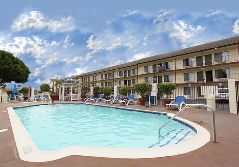 Best Western Surf City