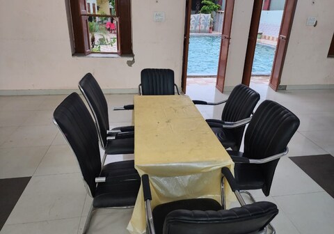 Shree Narayan Farm House and Swimming Pool