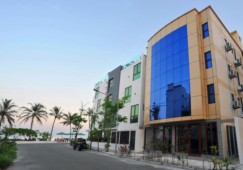 Turquoise Residence by UI