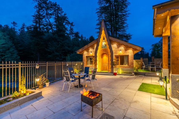 StayVista at Apple @ Swiss Chalet - Tangmarg 