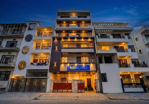 FabHotel Swastik Villa