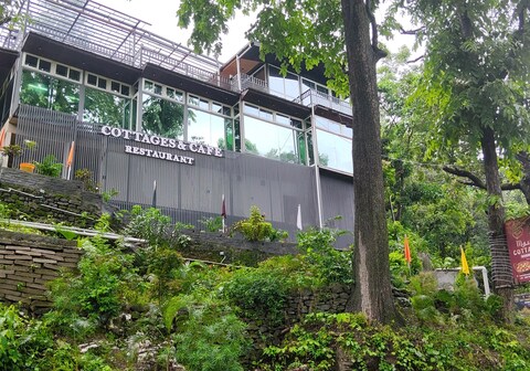Cottages & Cafe