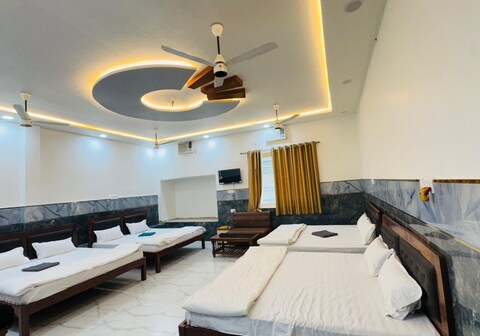 Shree Radhey Radhey Hotel