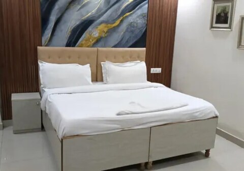 FabHotel Expressway 135