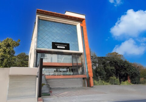 Super Townhouse Rispana Pul Haridwar Road Dehradun