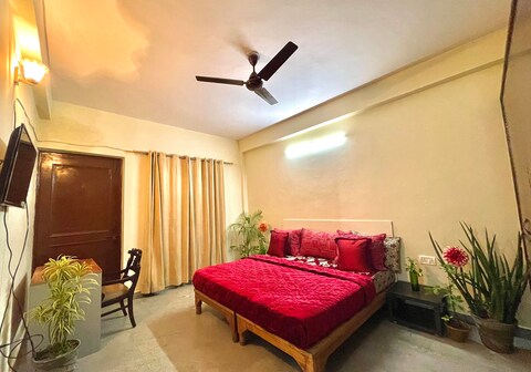 Spacious room with kitchen and washroom