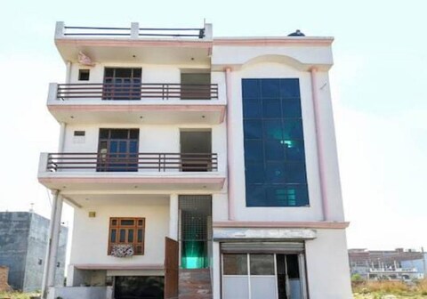 The Paradise Inn - near iDZ Omaxe City