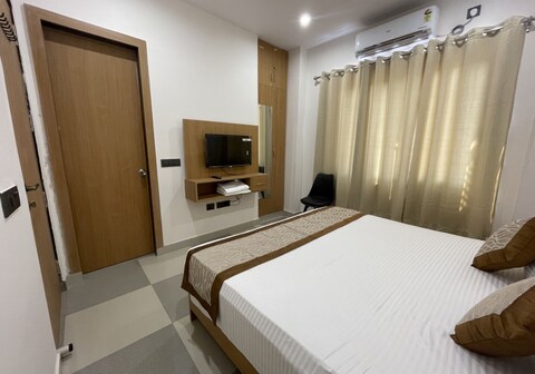 HOTEL SRIJAN VRINDAVAN