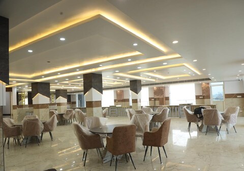 Captain Hotel & Restaurant