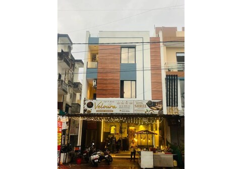 FabHotel Shree I