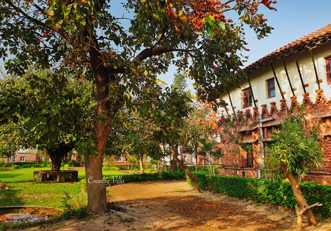 Country Villa with Modern Amenities, Santiniketan