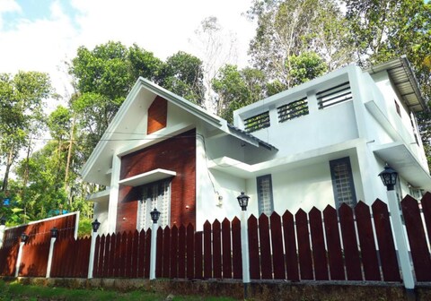 Varenya Homestay | Kitchen & Caretaker