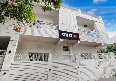 Hotel O The White House